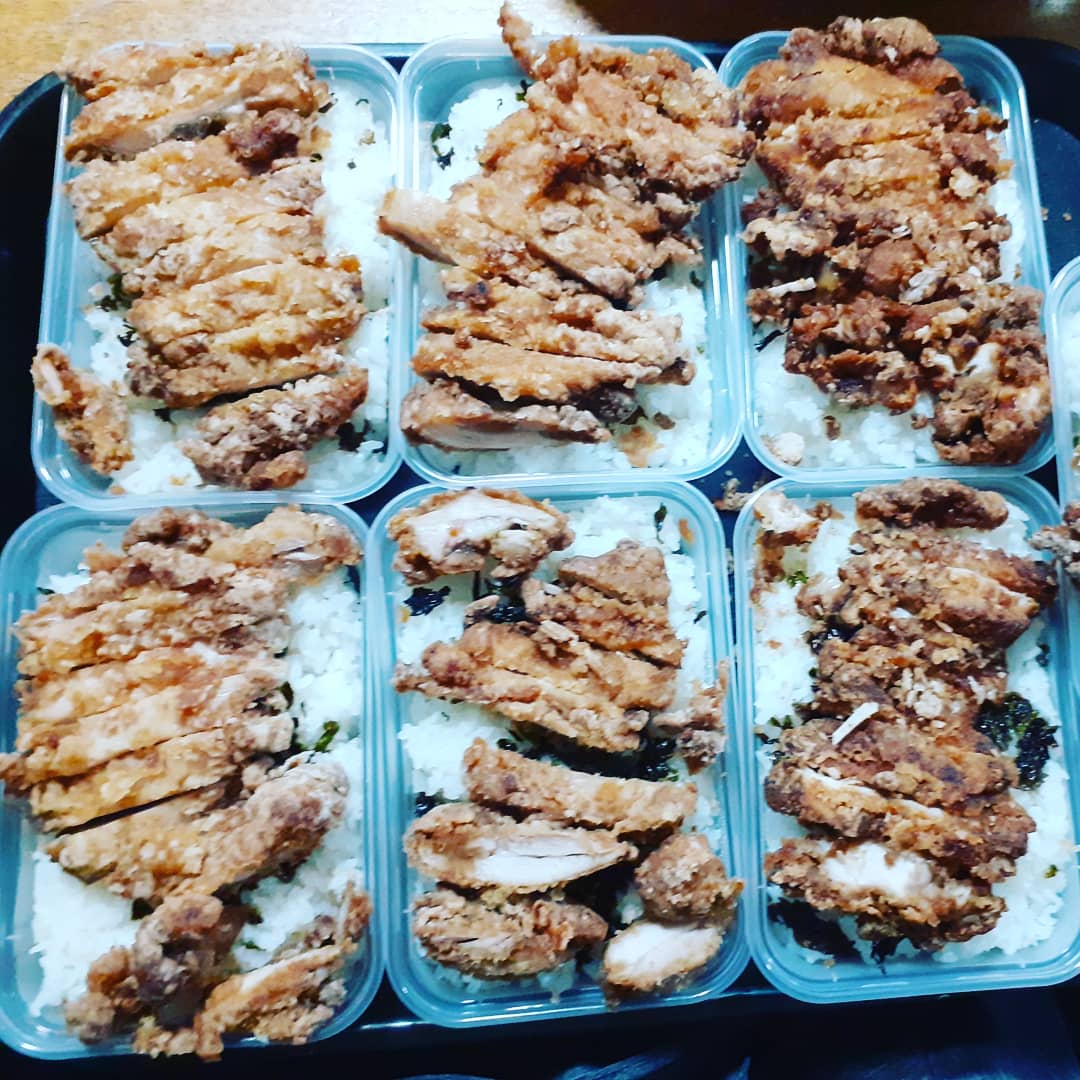 Thank you so much to the Naoko and the team at @vallebona_ltd for treating our boys to some tasty and authentic Japanese Fried Chicken and rice. A very thoughtful touch 🙏
#karaagechicken #iloveboarding #boardingschoollife