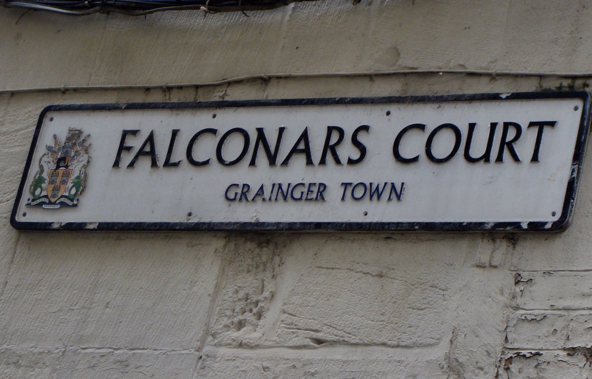  @Old_LowLight  @KerryAtkin1  @PJDThomas Narrow streets off Clayton St have names reflecting their medieval past- Falconars Court, Fenkle St (originally Fennell St where the apothecaries were situated)