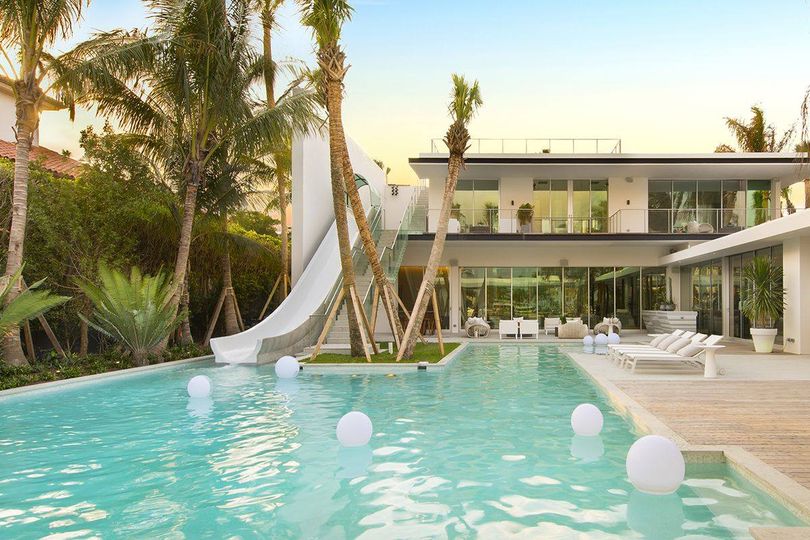 If you could add anything to your house what would it be? So far we have had waterslide (bit chilly at the moment😱), 100 acre Wolf enclosure (don't ask!) and a moat! We would love to hear what everyone else would love to add! Post your pics or comments to us here!