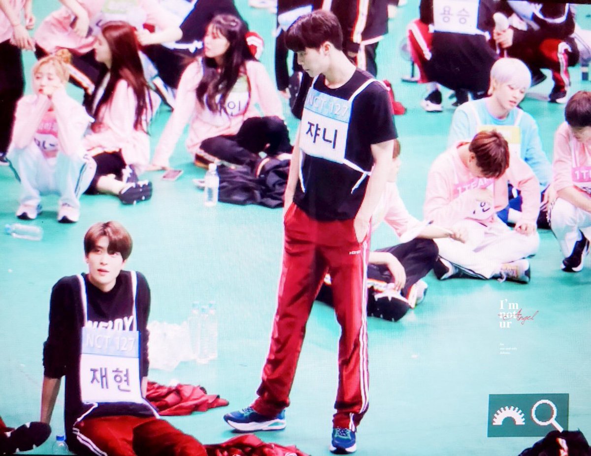 เทอลุกเหอะ!!! ตรงนี้มีแต่คนมองเทอ เราหวงแล้ว ขนาดเรายืนคุมขนาดนี้นะ !!