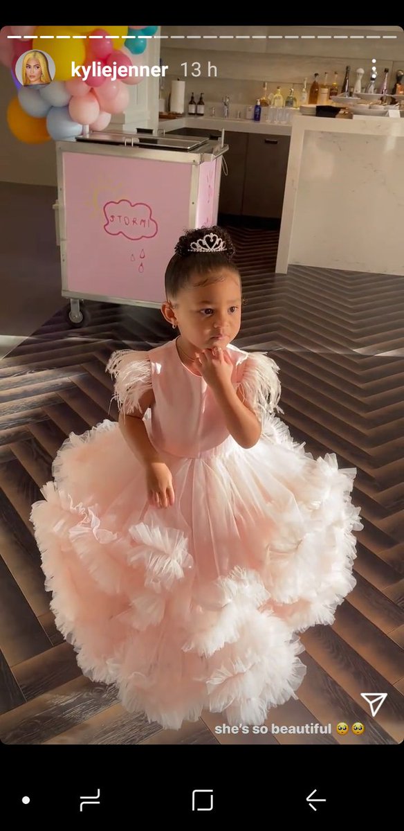 kardashianArg__'s tweet photo. Cumpleaños de #Stromi ❤️ https://t.co/2YOiWbb5Wf