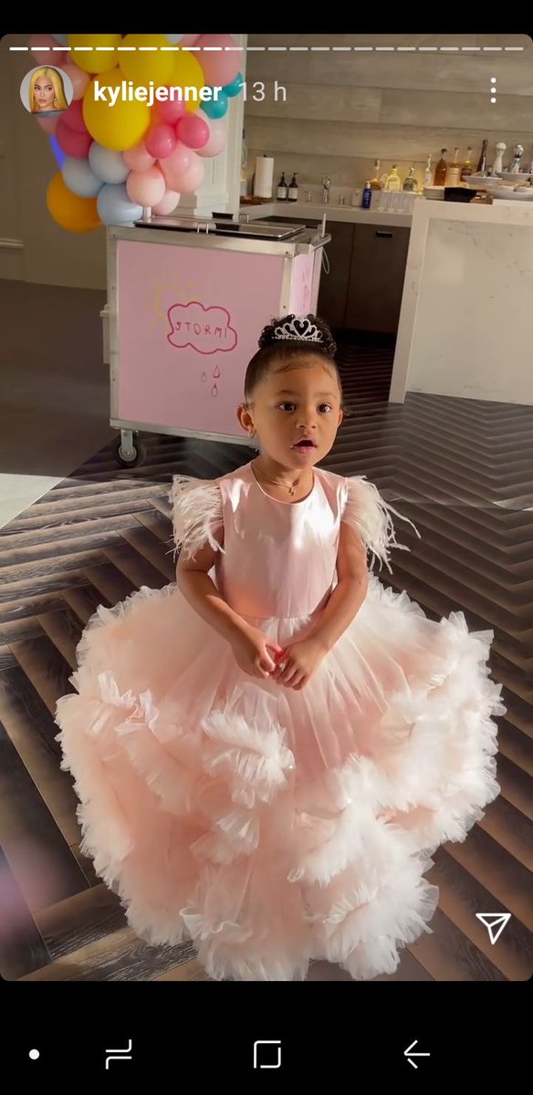 kardashianArg__'s tweet photo. Cumpleaños de #Stromi ❤️ https://t.co/GGvHCY2Xam