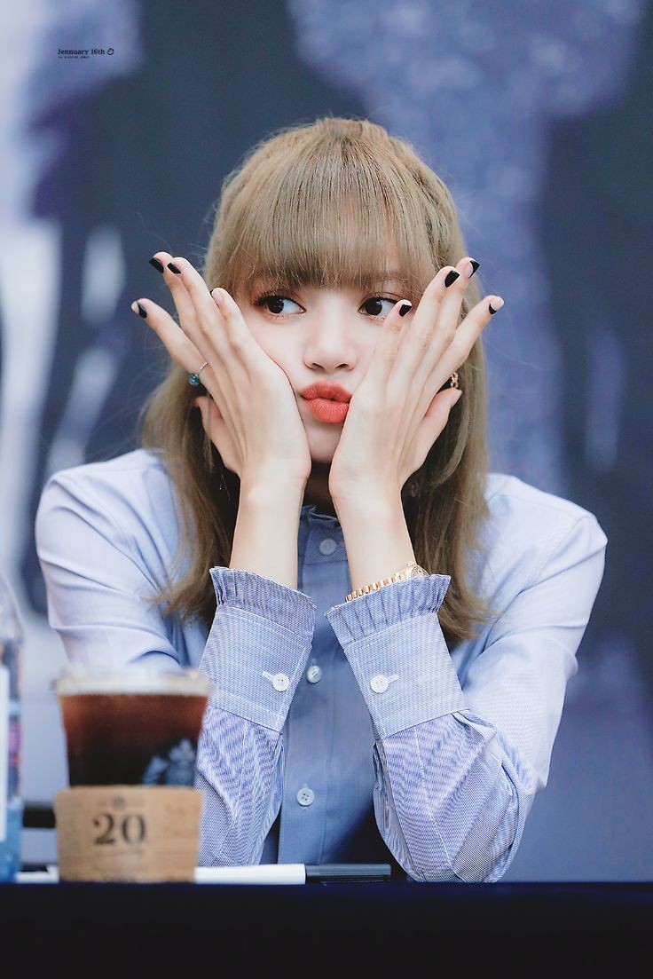 httptaejin7's tweet photo. Lisa es la persona más linda que pondrá conocer en todo el mundo, es amable, cariñosa etc, aparte de que es una buena cantante, rapea, buena mentora entre muchas cosas❤️
WE LOVE YOU LISA 
I STAND BY YOU LISA

SAY NO TO RACISM
STOP RACISM 
 #RespectLisa @BLACKPINK https://t.co/uGS8USUoVs