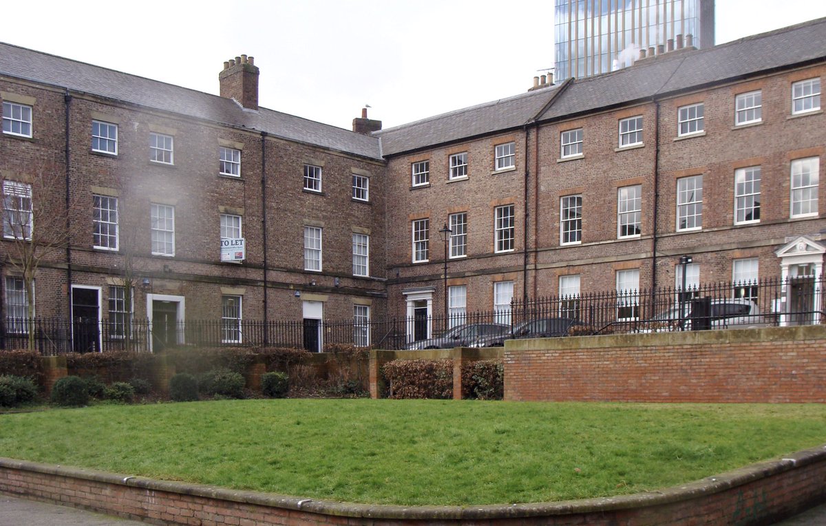  @PJDThomas  @Old_LowLight  @KerryAtkin1 Charlotte Square is a beautiful square built by eminent local architect William Newton in 1770. He lived at Number 1 and has a blue City of Newcastle plaque there.