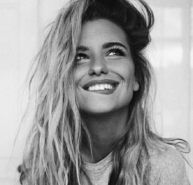 simal_yildizi_'s tweet image. #Falcıya gittim 
Bak bakalım #kısmetimde kim var #dedim
#Papatyanın sapını #elime verdi
Hiç #umut yok böyle #tek kalacaksın #dedi... 🙈😉🤭😅😂

❤️❤️ MUTLU AKŞAMLAR ❤️❤️
_______// kısmetsiz kalmamanız dileğiyle... ☕️🍫🍬