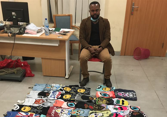 thecableng's tweet photo. NDLEA nabs ‘cocaine trafficker’ at Lagos airport | TheCable https://t.co/Sf1PFBlQ8v https://t.co/FxkYz9lFEP