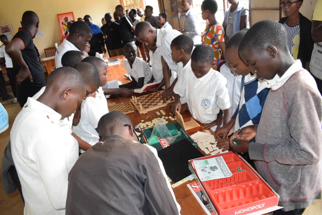 1.S.E Monsieur le Ministre de @MinEACJSCBdi, Amb. Ezéchiel NIBIGIRA, a procédé à l'ouverture d'une descente de suivi et évaluation des CLAC pour constater leur état des lieux en Province de #Bujumbura,Commune Isare, ce mardi le 02  janvier 2021.