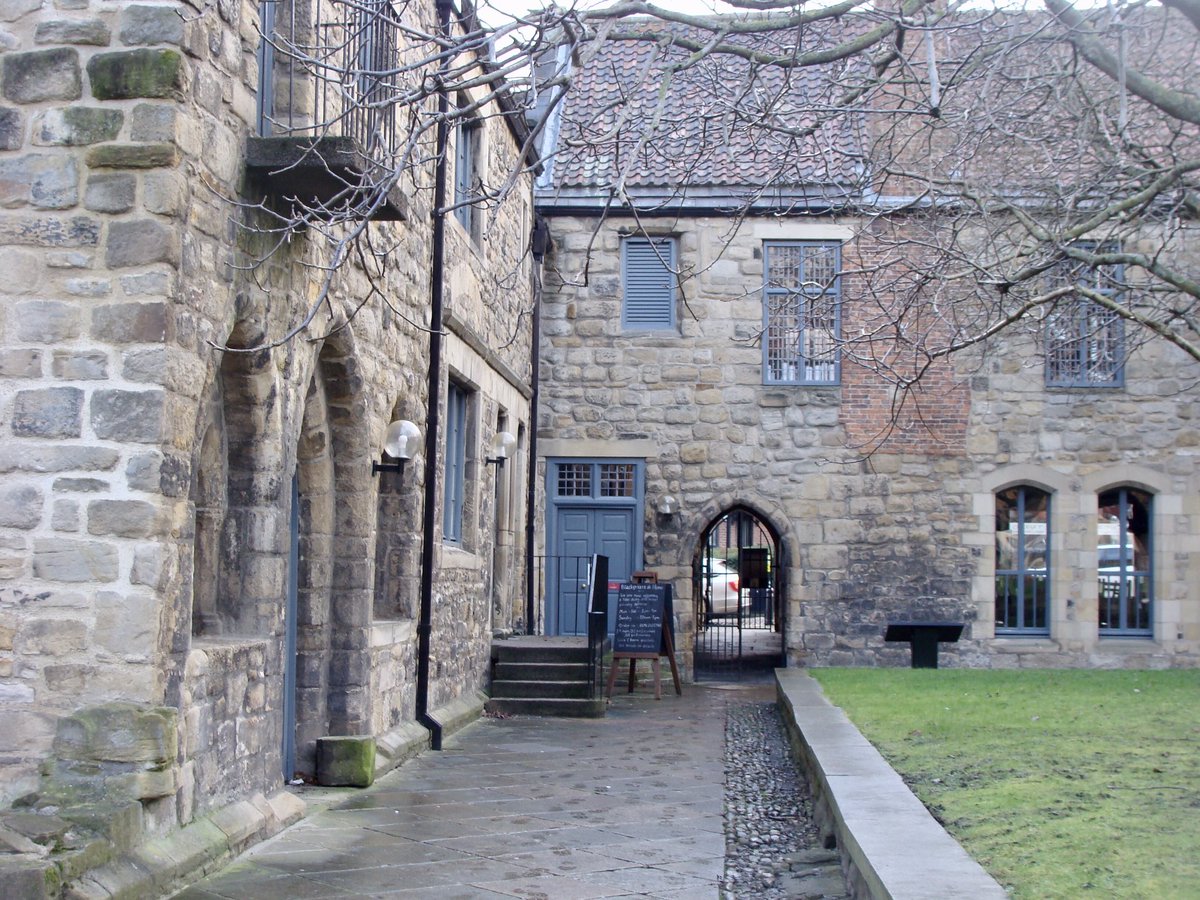 Off Low Friars St is the lane up to Blackfriars - the Dominican friary existing in some form from about 1200AD. It is the only one of Newcastle's great medieval friaries left and sits justinside the city walls. Just me there.  @Old_LowLight  @PJDThomas  @KerryAtkin1