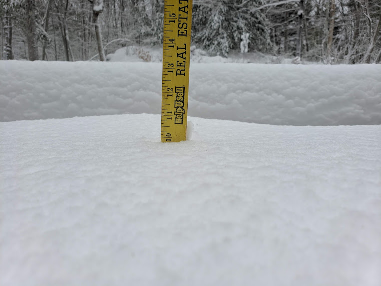 jake5341's tweet photo. @WX1BOX @NWSBoston
 9.75" here in Thompson, Ct. https://t.co/dQfeoex9v0