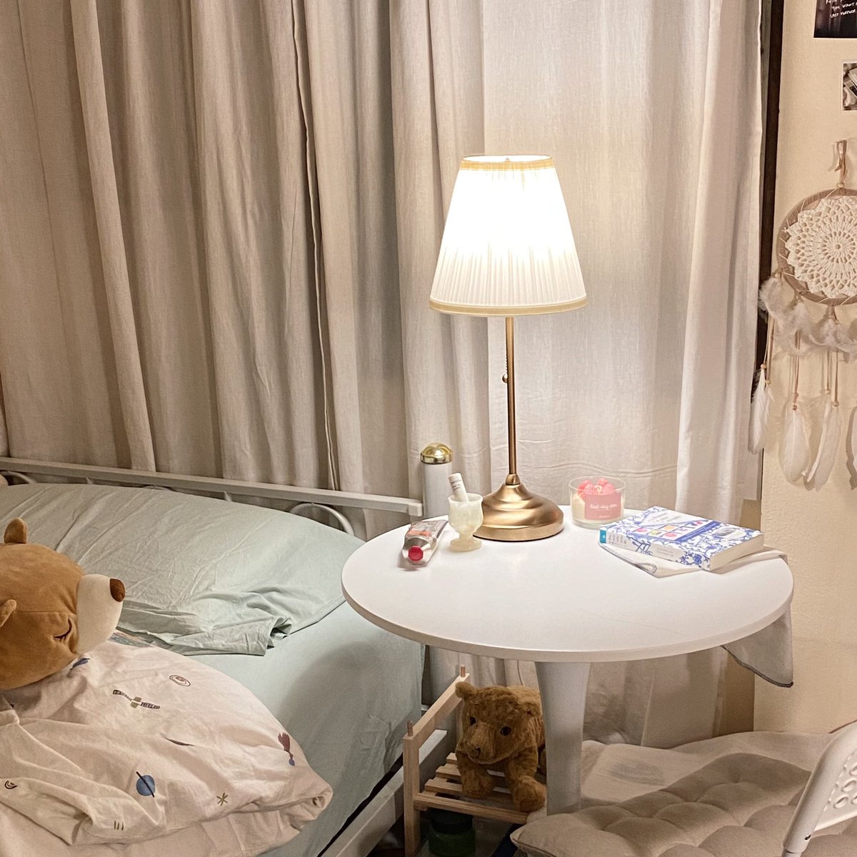 ทำความสะอาด+จัดห้องในรอบสองอาทิตย์และเปลี่ยนโปสเตอร์ต่างๆเพราะขึ้นเดือนใหม่🖐🏻 รู้สึก productive ขึ้นมาก การทำความสะอาดมันช่วยฮีลใจจริงๆ🥲