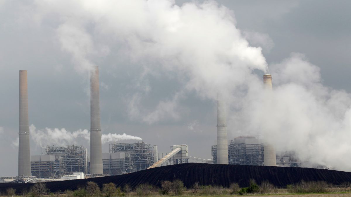 EARTH3R's tweet photo. The Only Carbon Capture Plant in the U.S. Just Closed https://t.co/8ItqSk8CtB https://t.co/fNHyhQp1O1