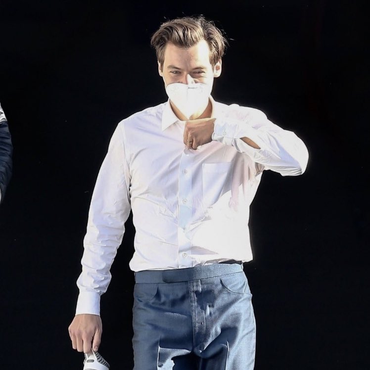 ~ harry styles looking like a daddy ; a thread ~