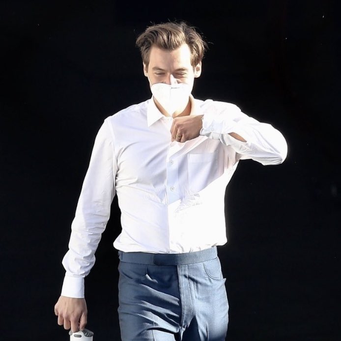 ~ harry styles looking like a daddy ; a thread ~