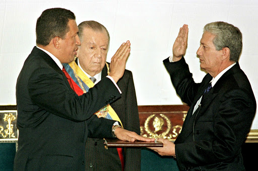 WillianGil's tweet photo. #22AñosDeBatallaYVictoria
Hace 22 años te vimos con tu fuerza jurando ante "la moribunda Constitución" hoy estamos aquí gracias a que nos convenciste de la idea de la Revolución. ¡Que viva Chávez! https://t.co/UHywlK7Z0I