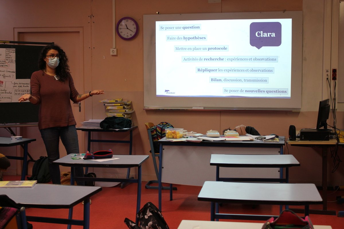 Ifremer_fr's tweet image. Aujourd'hui, @MenuClara, doctorante à l'Ifremer, intervenait auprès d'une classe de 6e du collège de Kerhallet, à Brest, qui a adopté un flotteur qui sonde actuellement les eaux autour des îles #Kerguelen 🌏 @AdoptaFloat
➡️ Au programme : initiation à la démarche scientifique !