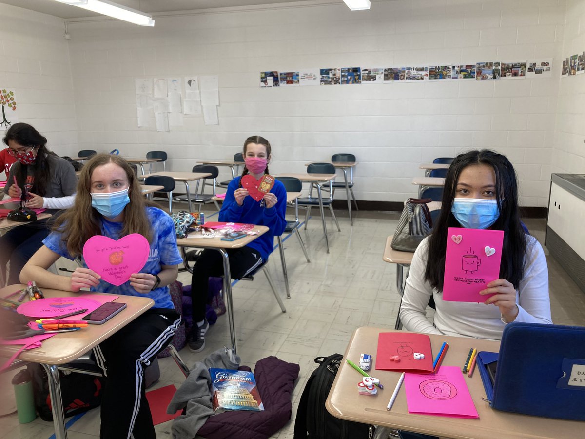 CHSrev's tweet photo. More students making Valentines.  #CSW21 https://t.co/WODW176I3B