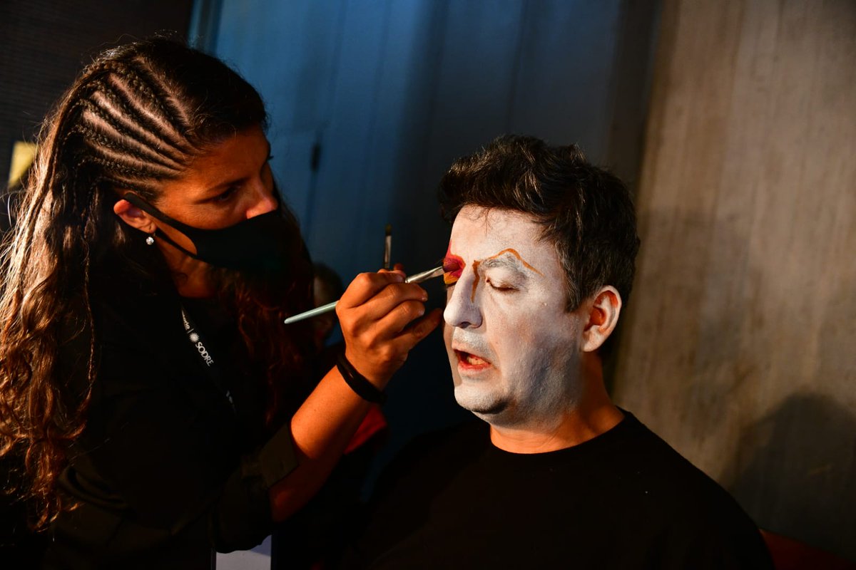 Nuevamente <a href="/gotuzzo_mariela/">Mariela Gotuzzo Lampariello</a> y su equipo tendrá la responsabilidad de maquillar a <a href="/ContrafarsaOk/">Murga Contrafarsa</a> en esta última presentación.
#Eltrendelossueños20años 
5 de marzo | <a href="/antelarena/">Antel Arena</a> 
#Contrafarsa