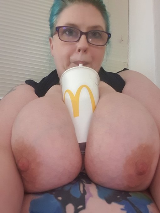 #tittytuesday   Feel full now. Catch me on cam later tonight 😘   https://t.co/PPdJvuiyQr  @ilove_bigtits<a href="/tag/tittytuesday"class="tags">#tittytuesday</a>