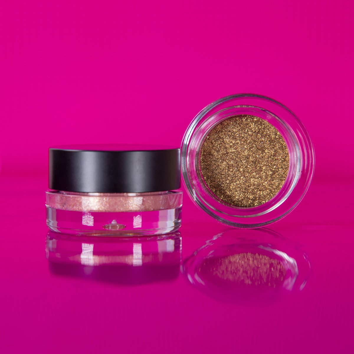 Our Be Dazzling metallic eye shadow is an exciting new take on the classic cream shadow with a blendable consistency and a smooth base that locks shadow in place. ✨ bea10.com/products/be-a-…