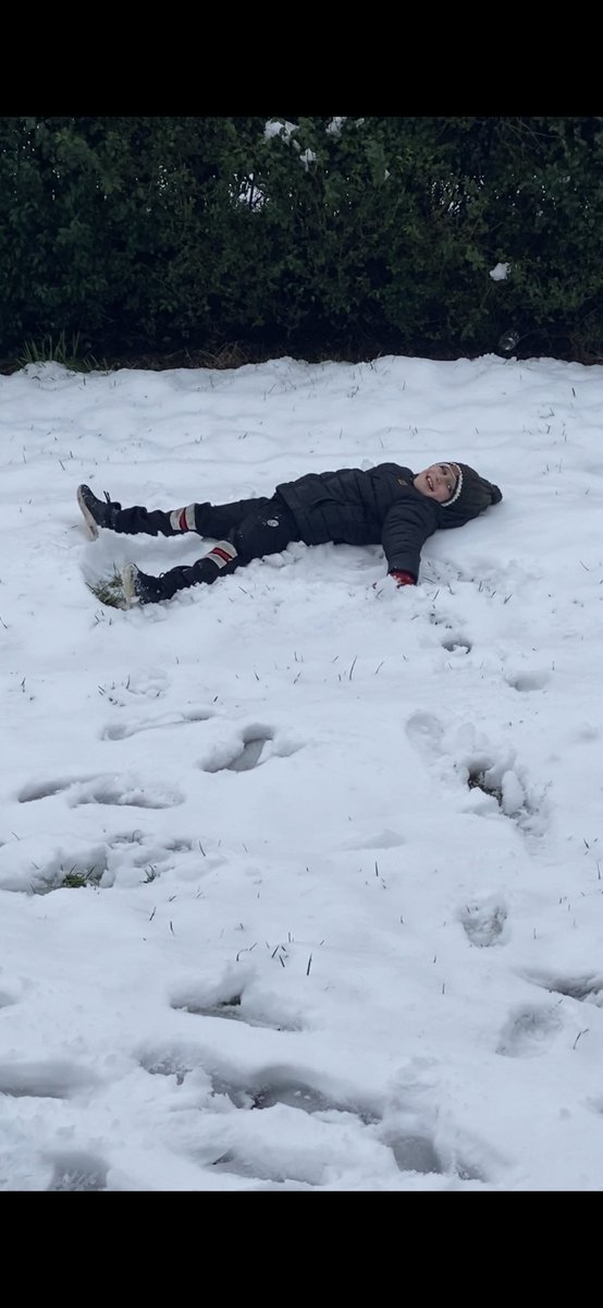 roxannehackett2's tweet photo. Fun in the snow ⛄️ #ChildrensMentalHealthWeek  @mrstravishb @HBMissKemp  @HBMissCourt @HBMissHopkins @HartleyBrookPri https://t.co/TBCEoT8rDm