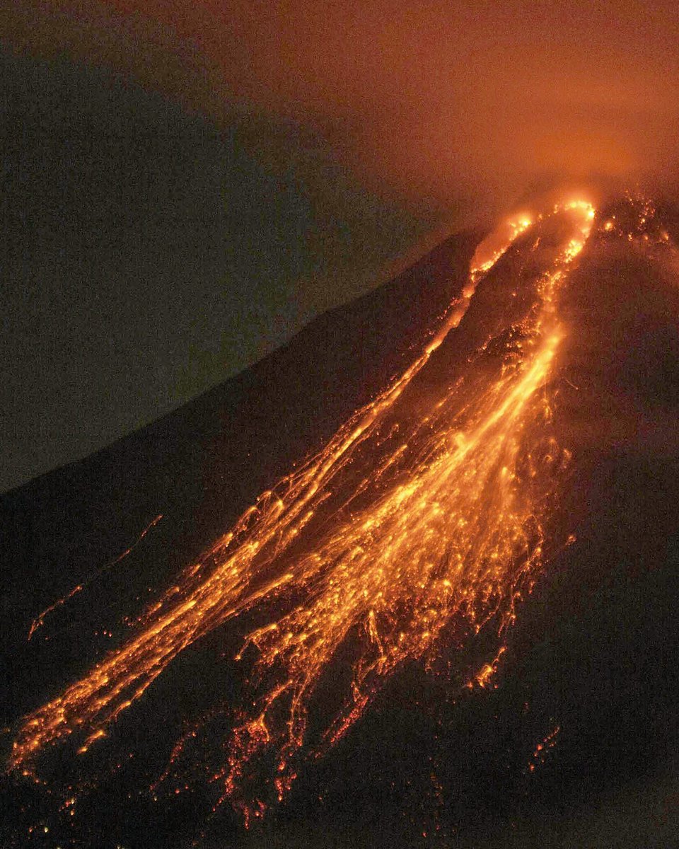 ipcollectivee's tweet photo. ᵗʸᵖᵉˢ ᵒᶠ ʰᵉᵃᵗᶦⁿᵍ ˢʸˢᵗᵉᵐˢ
* Pat Dudek by Kacper Godlewski
** #ColimaVolcano
*** Oil fields on fire in #RonFricke ’s 1992 film #Baraka
**** #NASA #Junospacecraft

#lava #milkbaby #holymilk #patdudek #volcano #Jupiter #cinematography #eruption #gender #enby #nymphing https://t.co/sOJtCVd3BI