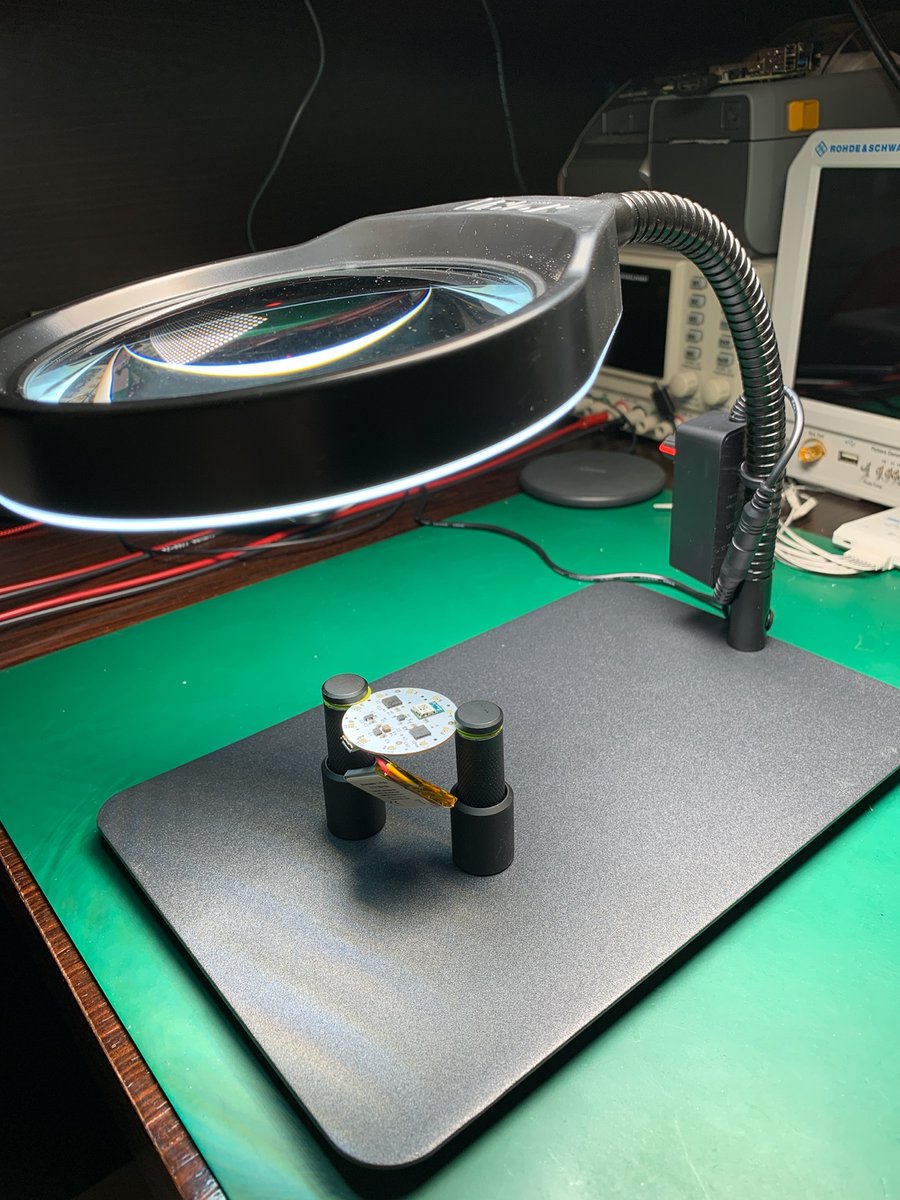 jrychter's tweet photo. Very happy with this magnifying lamp: much smaller and more stable than the desk-mounted ones (with a long arm). As an added bonus, the solid metal plate works great as a base for the magnetic #PCBite holders. 👍 https://t.co/pr8pFdrGUE https://t.co/zPrjsRljtL