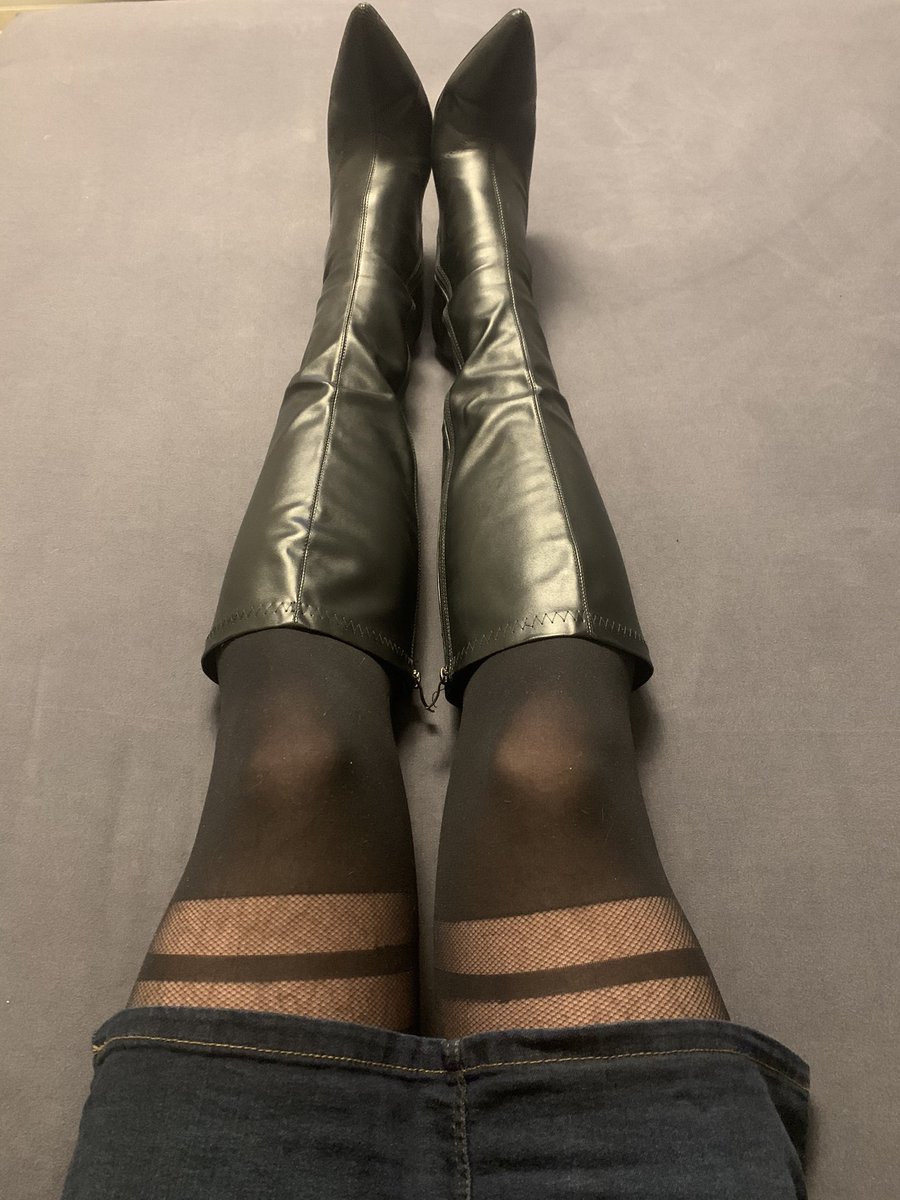 JasonS14465742's tweet photo. Wish I could go throughout my day like this 

#crossdresser #crossdressing #sissy #chastity https://t.co/V0OtIywUmO