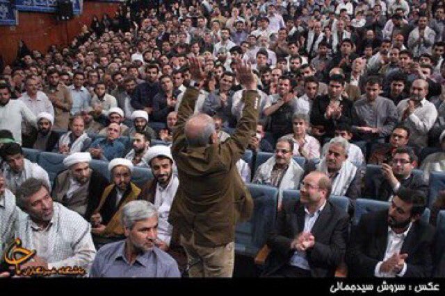 amirmoghadam_ir's tweet photo. پرویز پرستویی تا ابد هر وقت ابراز وجود کرد این سه عکس را بر سرش آوار کنید.
با قران در تجمعات انتخاباتی قالیباف حاضر میشد و برای رای قسم میداد و قسم میخورد!
هیچ کس تا حالا چنین نکرده،یکی از فاسدترین و دریوزه‌ترین کسانی که سر در آخور هادی رضوی،پول دزدی معلمان و صد فساد دیگر دارد.. https://t.co/fJEXNHFjqB