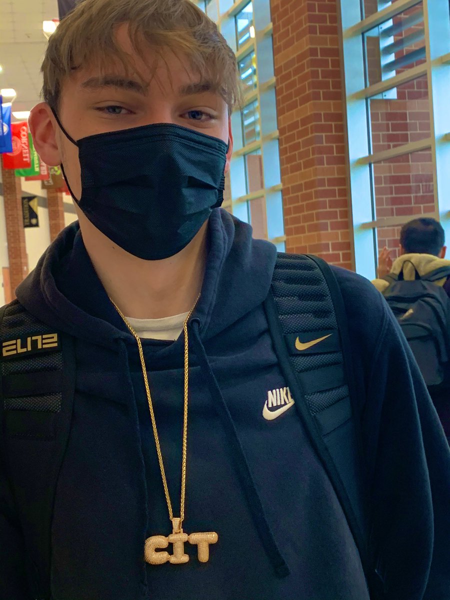 Great Way To Start Of The Week!Freshman Nicholas Weaver and Sophomore Mason Lennoman Won our Shoooting Drill To Start of the Week!!Rocking our New “CIT” Chain...GameDay @poteet  #Roadtoplayoffs 
#Diamonds 
#bulldogpride