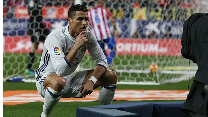 AdriRM33's tweet photo. Antes ustedes Cristiano Ronaldo el máximo goleador de la historia de esos 763 goles, 450 los marcó con la camiseta del Real Madrid.

BRUTAL. 🔥 https://t.co/egQzU6PnHl