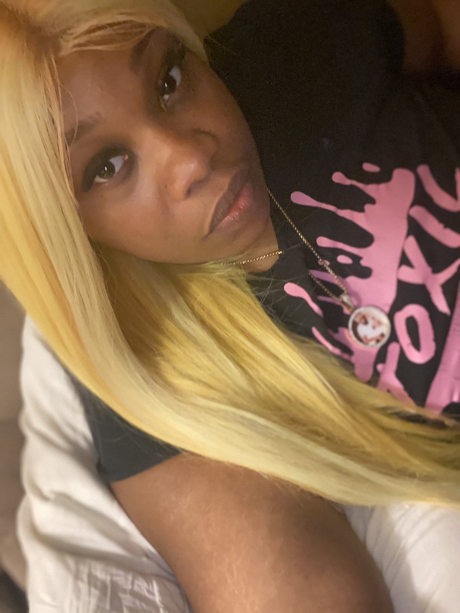 NOTSOFAMOUSPOOH's tweet photo. Smile fa what🤔🤷🏽♀️ every corner take on a #toxic level boxed in by the #Toxic can’t stop it where’s the #Upperlevel? #TheUpperlevel it’s not the streets😪the streets take the people that love uu MOST rather it’s by the gun or it’s by the DOSE ITS THE UPPERLEVEL #TOXICUPPERLEVEL https://t.co/13mG2PJf8C