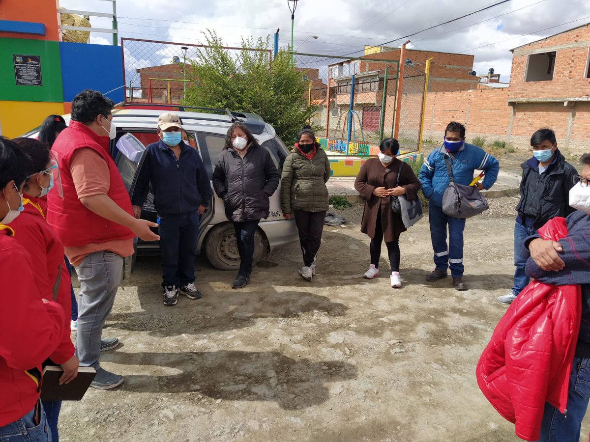 Marcelo13201735's tweet photo. En #LasPampitas junto a los vecinos, sector abandonado por muchos años a causa del mal manejo de nuestras ex autoridades #NaceElSol para fortalecer a todos los sectores de nuestra ciudad
#SolOruro https://t.co/LgLKvFV5A7