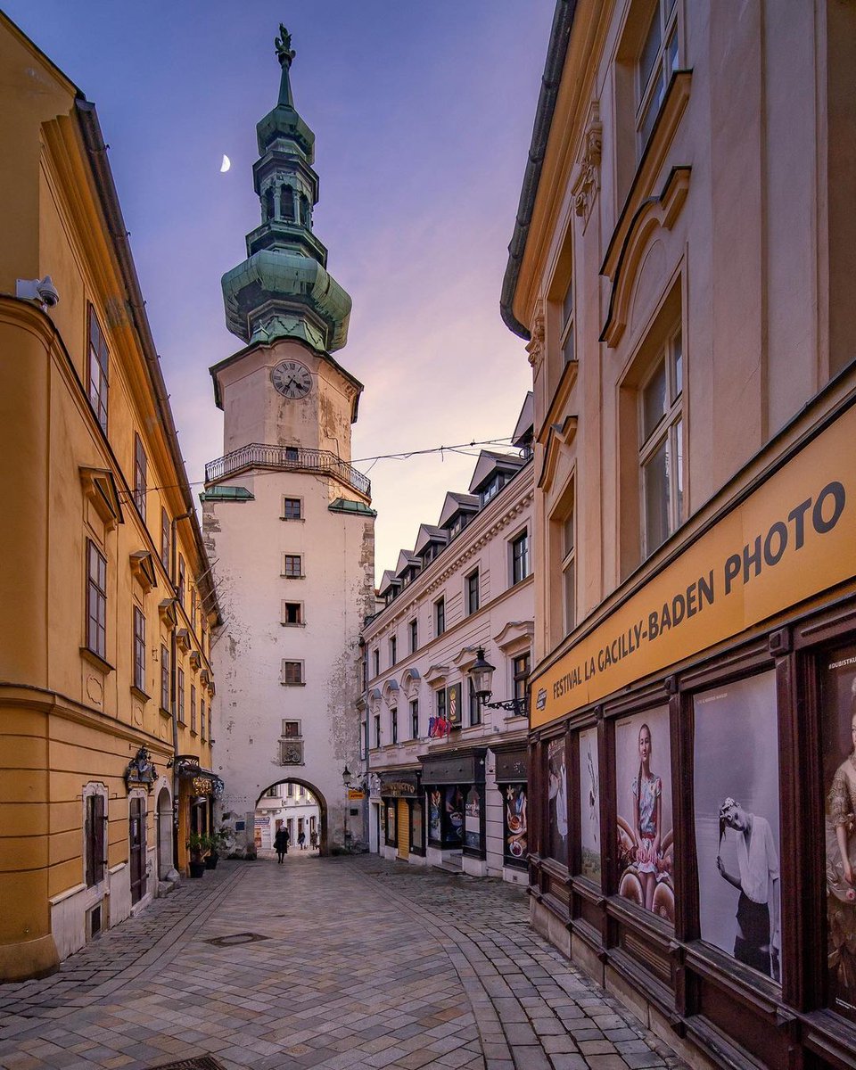 Quiet evenings in Bratislava's city centre 🌙⁠ Michael’s Gate is however currently undergoing renovation and will be closed for two years 😢
📷 by Matej Kováč