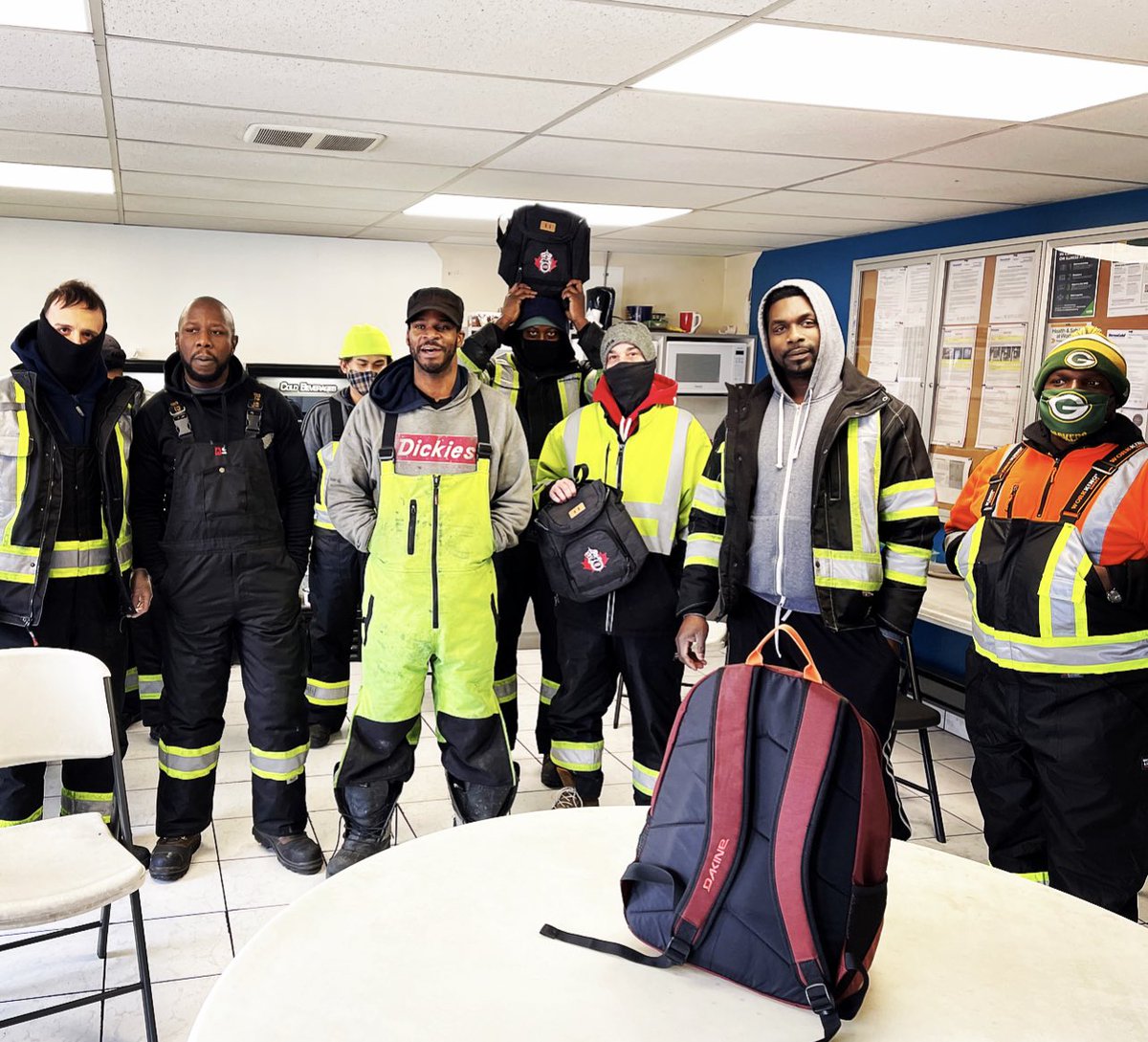 jasonsweet419's tweet photo. A BIG thank you to our #essential members at #VersaCold in #Vaughan #Toronto and #Milton. #Canadaβs leading distribution in #ColdStorage #TeamstersCanada #Teamsters #UnionFamily βπΌ https://t.co/deO3LsNXCg