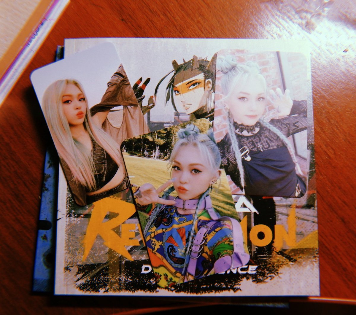 seungminbuild's tweet photo. мне так нравится вторая карта!! она на ней такая малышка 🥺🥺
#Alexa #AlexaRevolution https://t.co/F3KeIW5jP1
