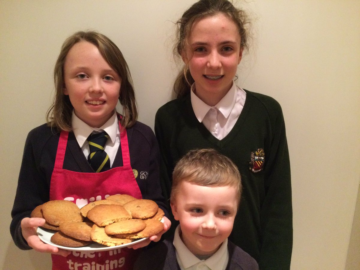vicky_hillhouse's tweet photo. @GorseyY5 #gorseyfromhome #gorseypshe Emilia baked chocolate chip cookies for her siblings as a reward for getting through another day of home school! https://t.co/WWSIsAKJMF