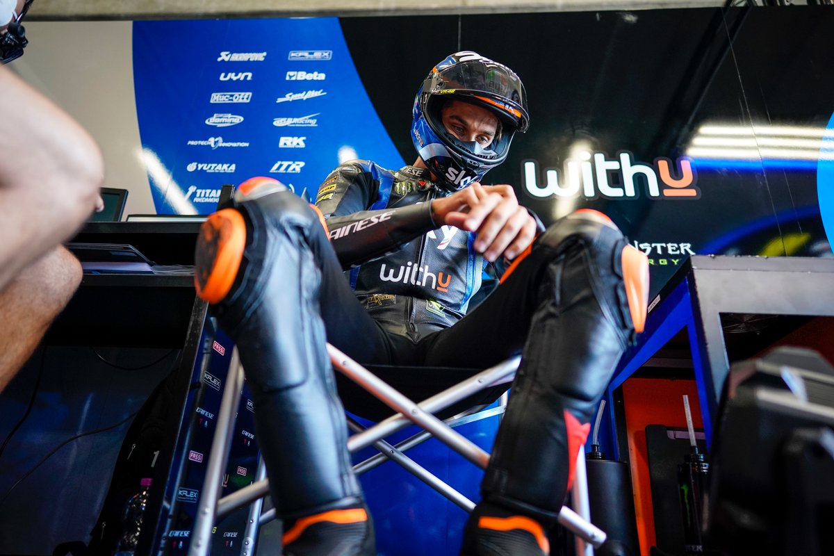 VR46RacingTeam's tweet photo. 🚦 You fasten the seatbelts, we fasten the helmets and the overalls. The new season is about to take off and it will soon be time to get back on track! 🤙

#RideTo2021 #SkyVR46 #MotoGP https://t.co/CrFTsNZVup