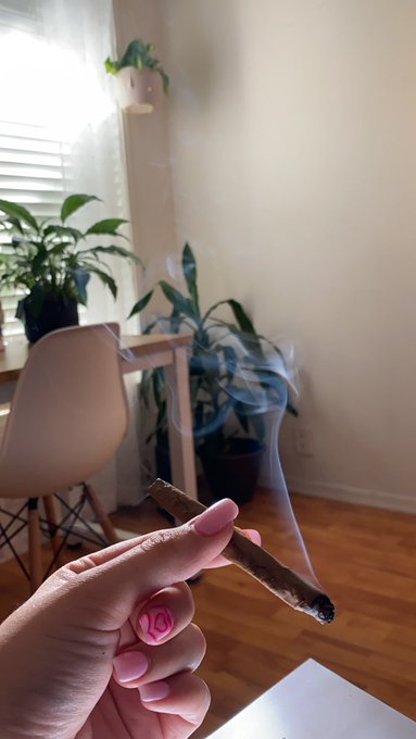 Watch nixxdee's leaked NSFW photo on TwXstars