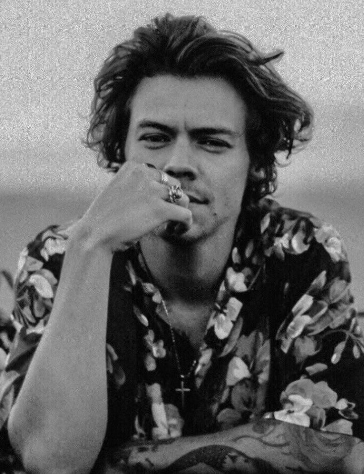 ~ harry styles looking like a daddy ; a thread ~