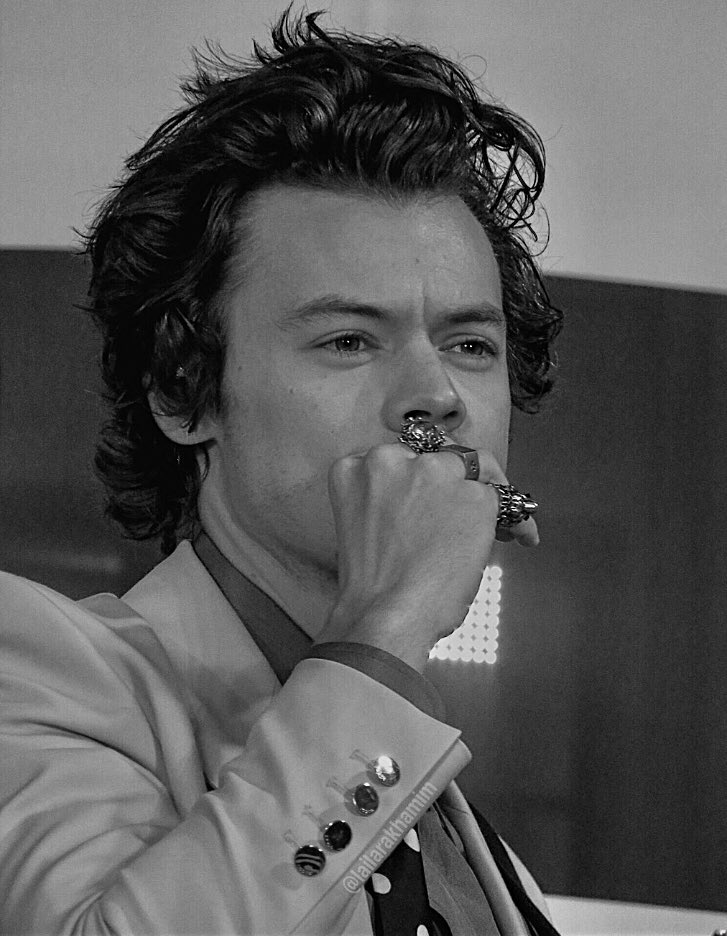 ~ harry styles looking like a daddy ; a thread ~