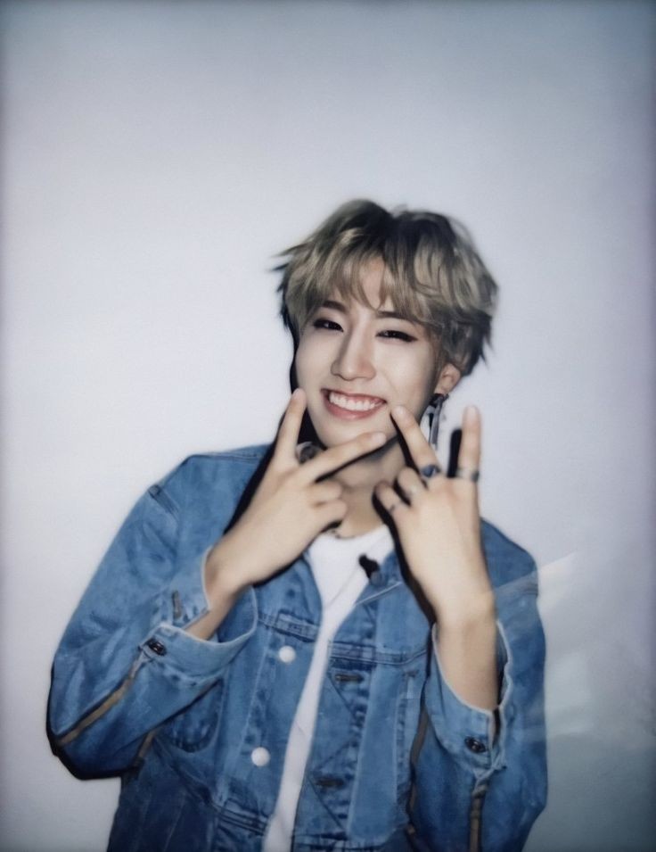 t0nightmoon's tweet photo. No les pasa que ✨Han Jisung✨ por qué a mí sí y todos deberíamos sentir algo cuando lo vemos, simplemente es tan hermoso, cariñoso, ES UN SER DE LUZ EL PIBE, jisung tiny es lo mejor que verás hoy #HanYouMakeMeStay #WeLoveYouHan #JisungYouArePerfect #JisungBestRapper https://t.co/1Wzb7dFH9B