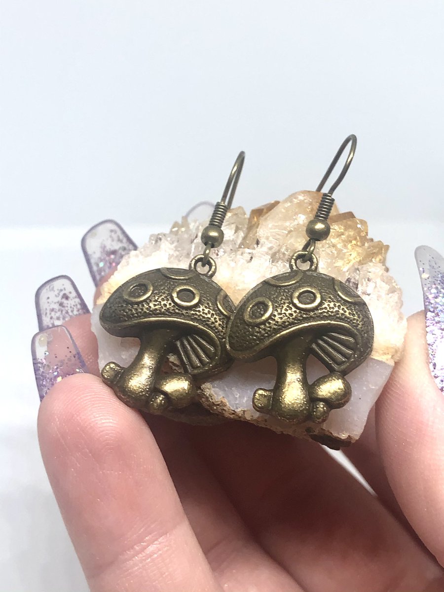 gameofmos's tweet photo. ✨✨✨manifesting some sales✨✨✨ 

Don’t forget I’ve got some super cute new arrivals in my Etsy shop! Some starting at just $20 🤩

shop here!: https://t.co/Hc0thSe6rg 

🍄✨🌸🍄✨🌸🍄✨🌸 https://t.co/jZ6WizAQfo