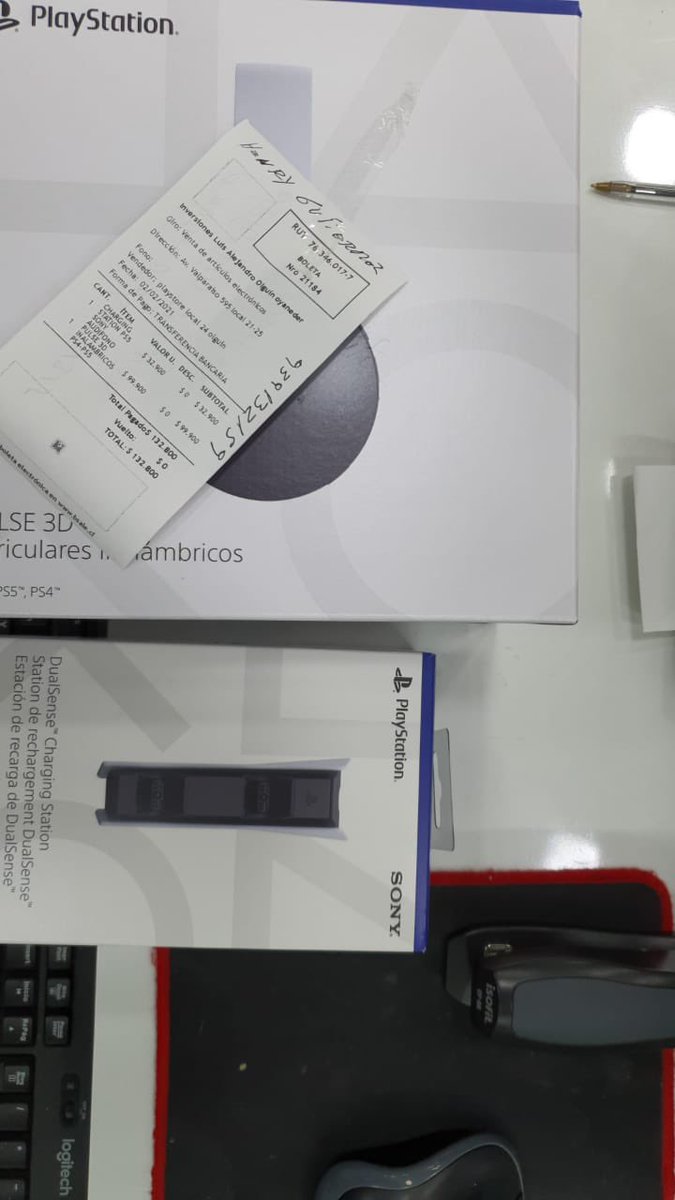 Hwguti's tweet photo. @PlayzSharx Le compre la base y los audífonos, hasta el momento todo en orden ya  listo el  despacho https://t.co/j8kQXqSNgt