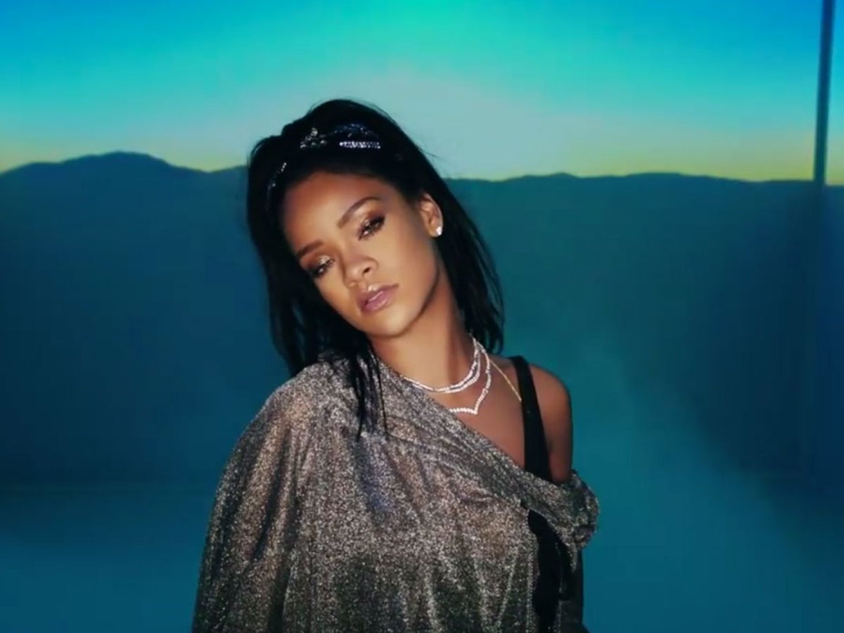 blkgirlculture's tweet photo. It's rumored that Bad Gal Riri will be dropping two albums in 2021: one Reggae, the other Pop and R&amp;B 👀 https://t.co/cEWEZnATTi