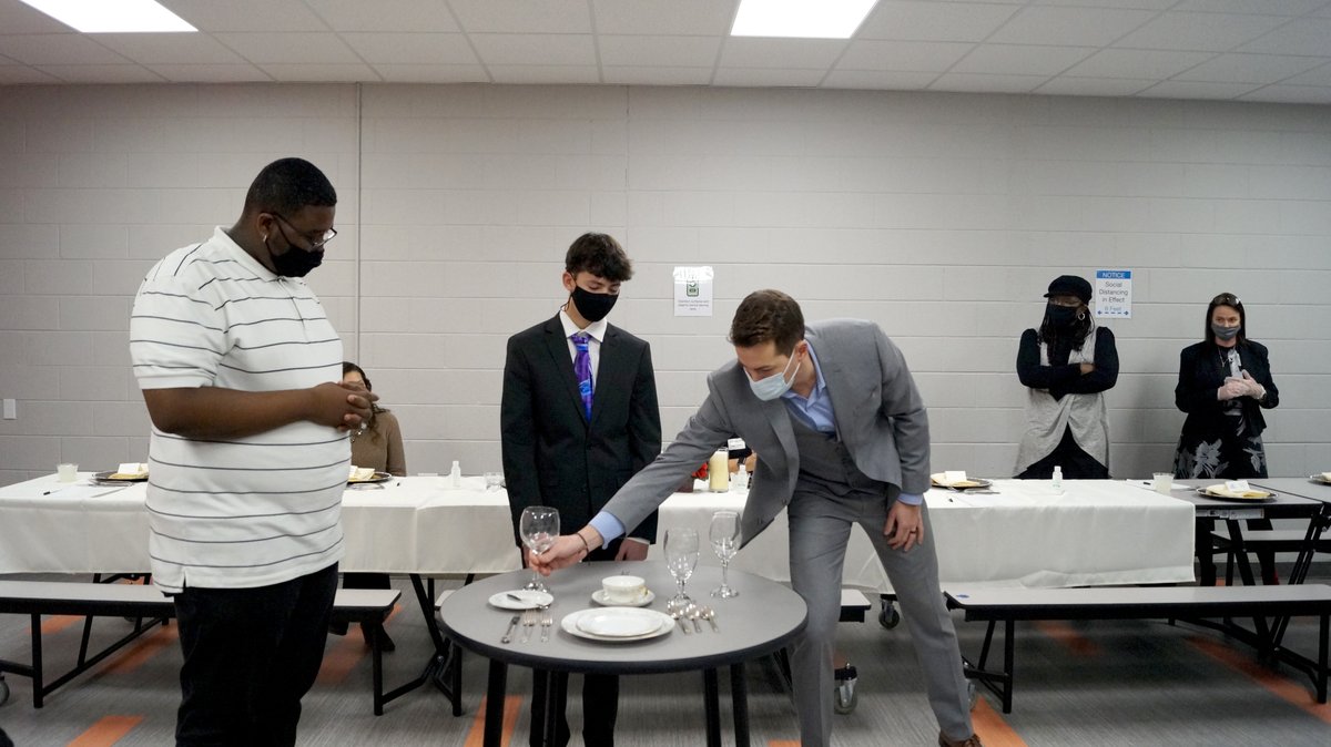 BGCGreaterNWI's tweet photo. Our Youth of the Year candidates were able to have a fine dining experience while being safe. They learned about etiquette, utensil placements and received Zoom tips and tricks. Thanks to @Valsfamouspizza for the amazing food! https://t.co/9cCI214wtW