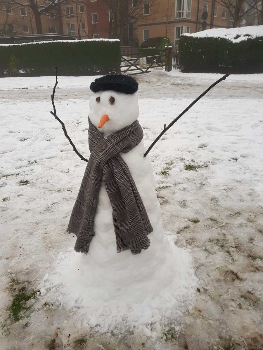 RobynDa73778856's tweet photo. @HopeVirgo The masses of snow we’ve got here in Leeds and the snowman we made today . This is Twiggy https://t.co/l9ESsRrJbk
