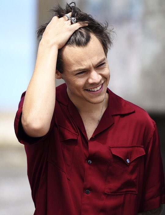 ~ harry styles looking like a daddy ; a thread ~