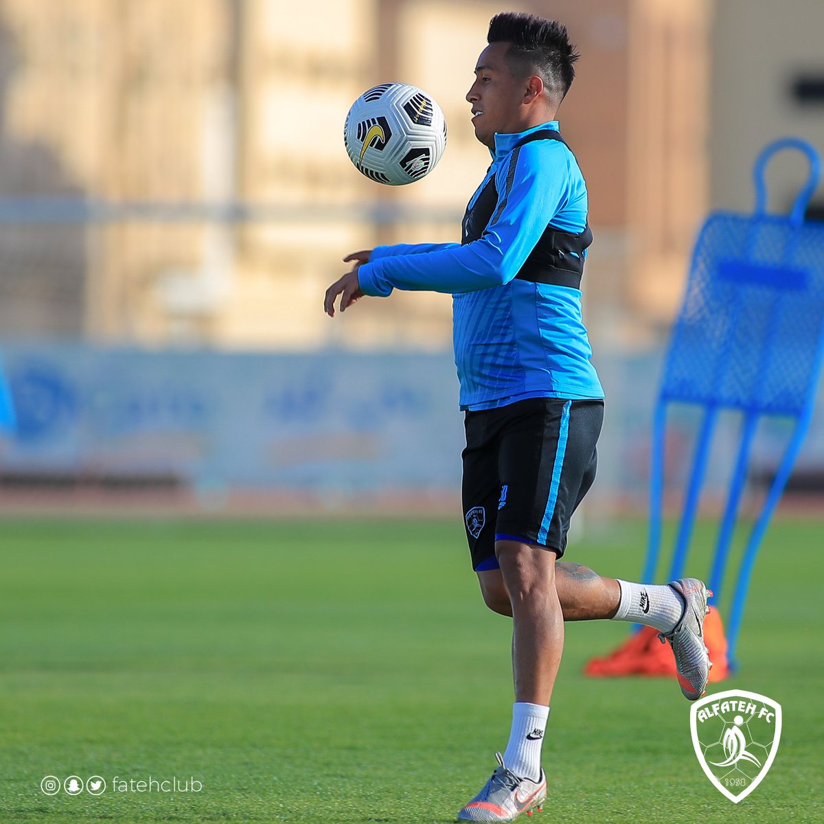 ElCali013's tweet photo. #Blanquirroja ⚽️🇸🇦Alfateh FC aspira a repuntar en la tabla de posiciones de la liga saudí. Por eso este jueves 4 en el cotejo ante el Al Ittihad, por la fecha 12 de la Abdul Latif Jameel League; el volante peruano 🇵🇪Chiristian Cueva, será de la partida.
#INDICODE https://t.co/UqtvvxvLbg