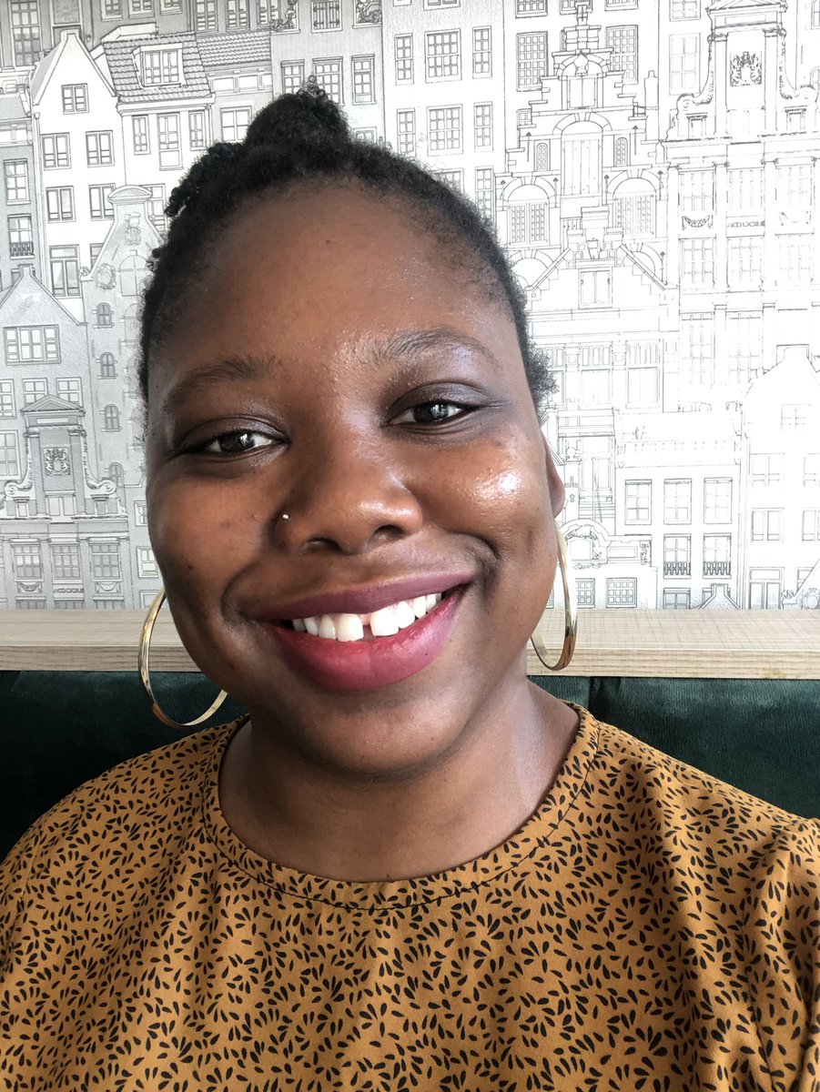 If you see this, retweet with a picture of yourself smiling. Keep it going.