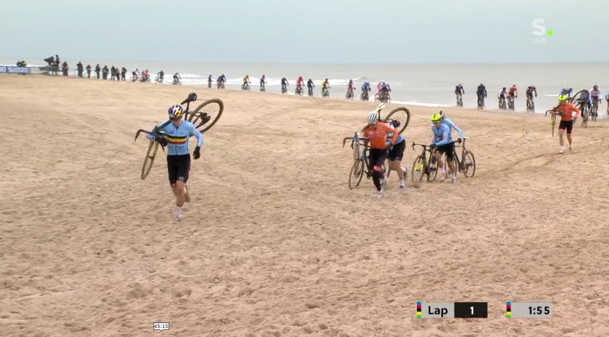 Lap 1. Wout van Aert and Mathieu van der Poel take a good start and make no mistakes on the beach. Van Aert is a little faster on the first part of the beach, Van der Poel a little on the second part. First lap in 7:18.